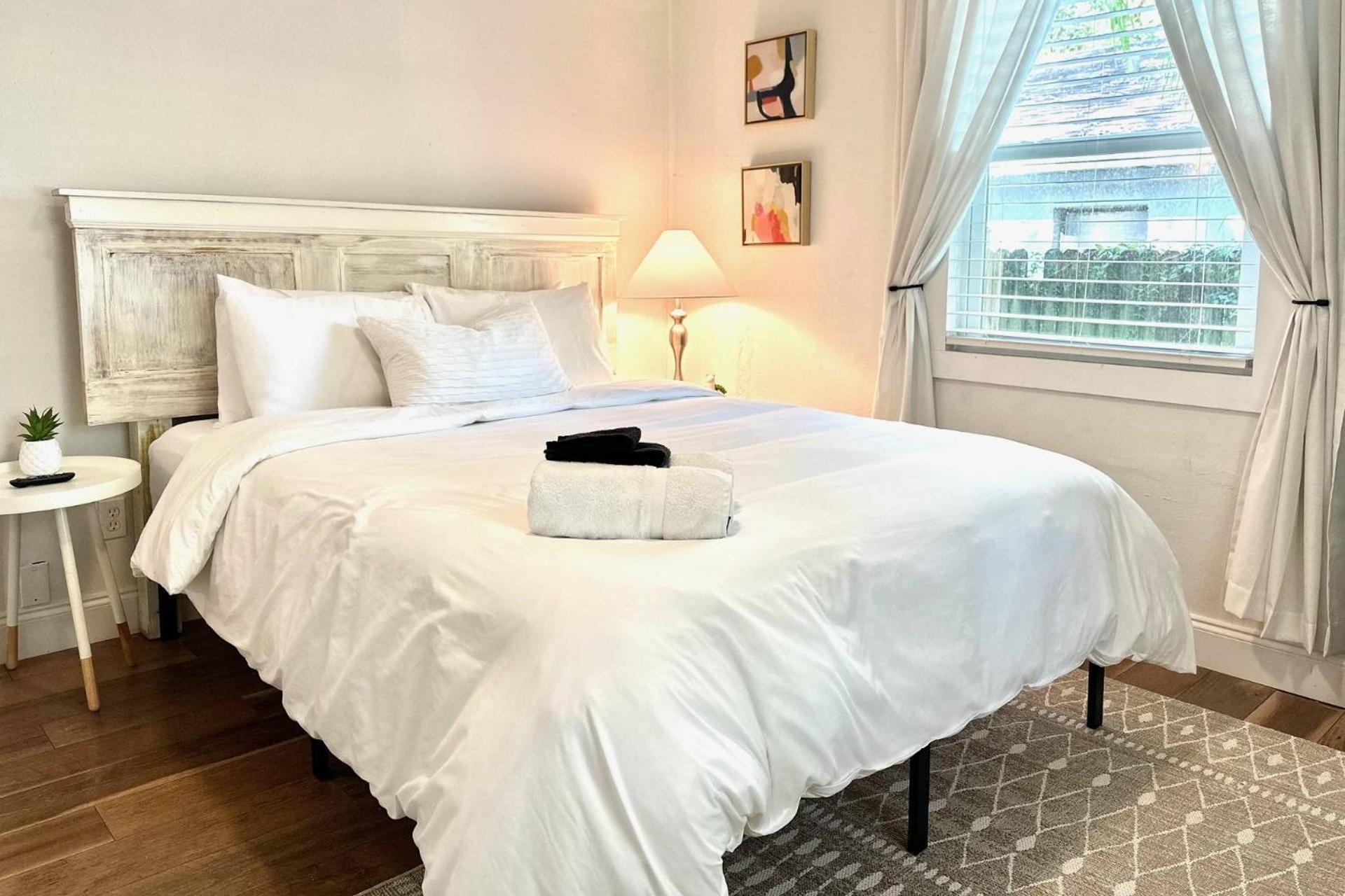 Treehouse Is A Quaint 2 Bedroom In An Up-And-Coming Part Of Town, Pet Friendly With Fenced Yard And Lounge Area That Is Close To Downtown Tampa Exteriör bild